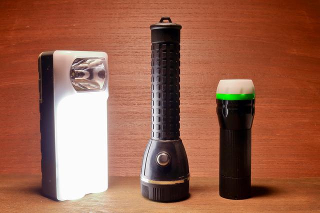 画像: キャンプなどのアウトドアでも役立つ! 高機能&耐久性の高いおすすめ懐中電灯をご紹介 充電式など