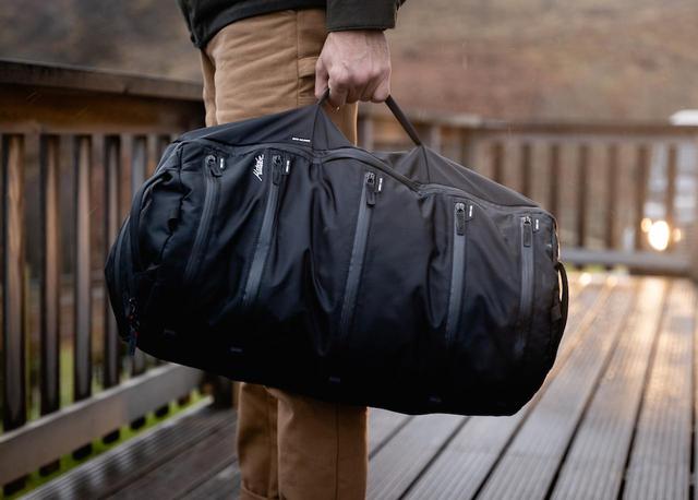 画像1: 「SEG42 One Bag」の持ち運び方は3種類