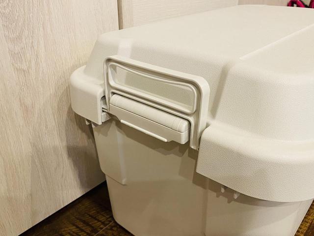 画像: ライター撮影 「ポリプロピレン頑丈収納ボックス(大)」の持ち手部分