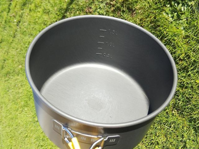 画像: 容量が一目でわかる目盛り付き (筆者撮影)