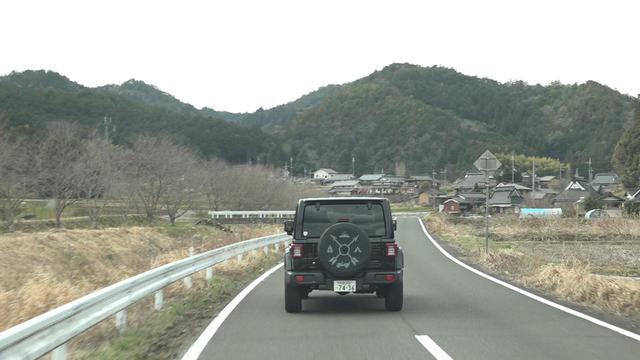 画像: 買い物を終え てつじさんが購入したという空き家へ (photographer 吉田達史)