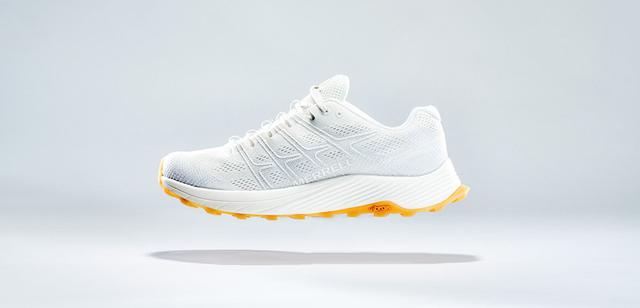 画像1: 見た目も作りもクリーンなMOAB FLIGHT UNDYED (モアブ フライト アンダイド)by MERRELL(メレル)
