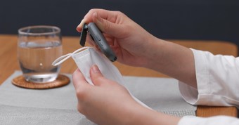 画像: 1. マスクに挟むだけの、簡単装着