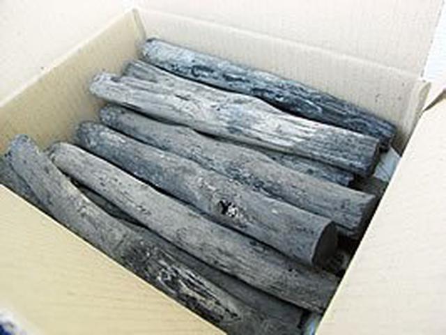 画像1: 【炭の基礎知識】キャンプで使う木炭や豆炭を詳しく知ろう! 炭の種類や持ち運び・保管方法も紹介