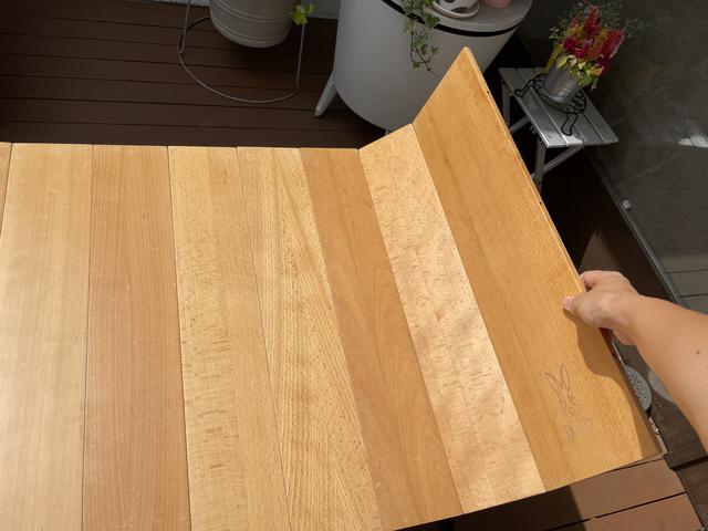 画像: 筆者撮影:天板に「重厚感」があります!