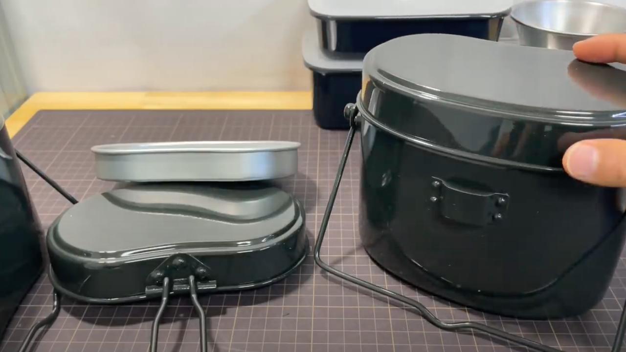 画像: 出典:YouTubeチャンネル「FUKU」より(左:無印良品、右:ロゴス)