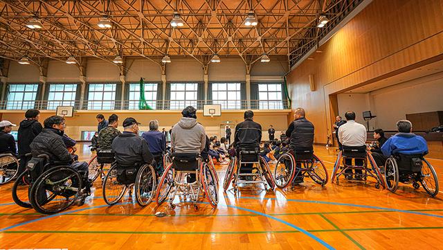 画像: ボランティアを含むスタッフ約30人が体験授業を運営した