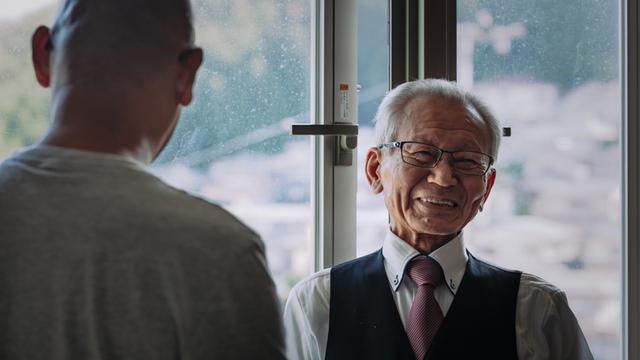 画像: 施設長の川内哲也さん。啓成会で500人近くの社会復帰を支えてきた