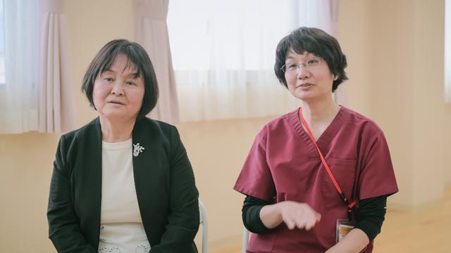 画像: 助産師の畑中洋子さん(右)と梅崎文子さん