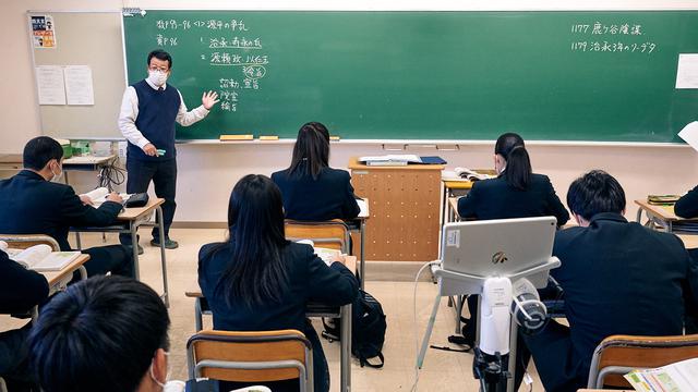 画像: 授業は黒板全体を使って進む