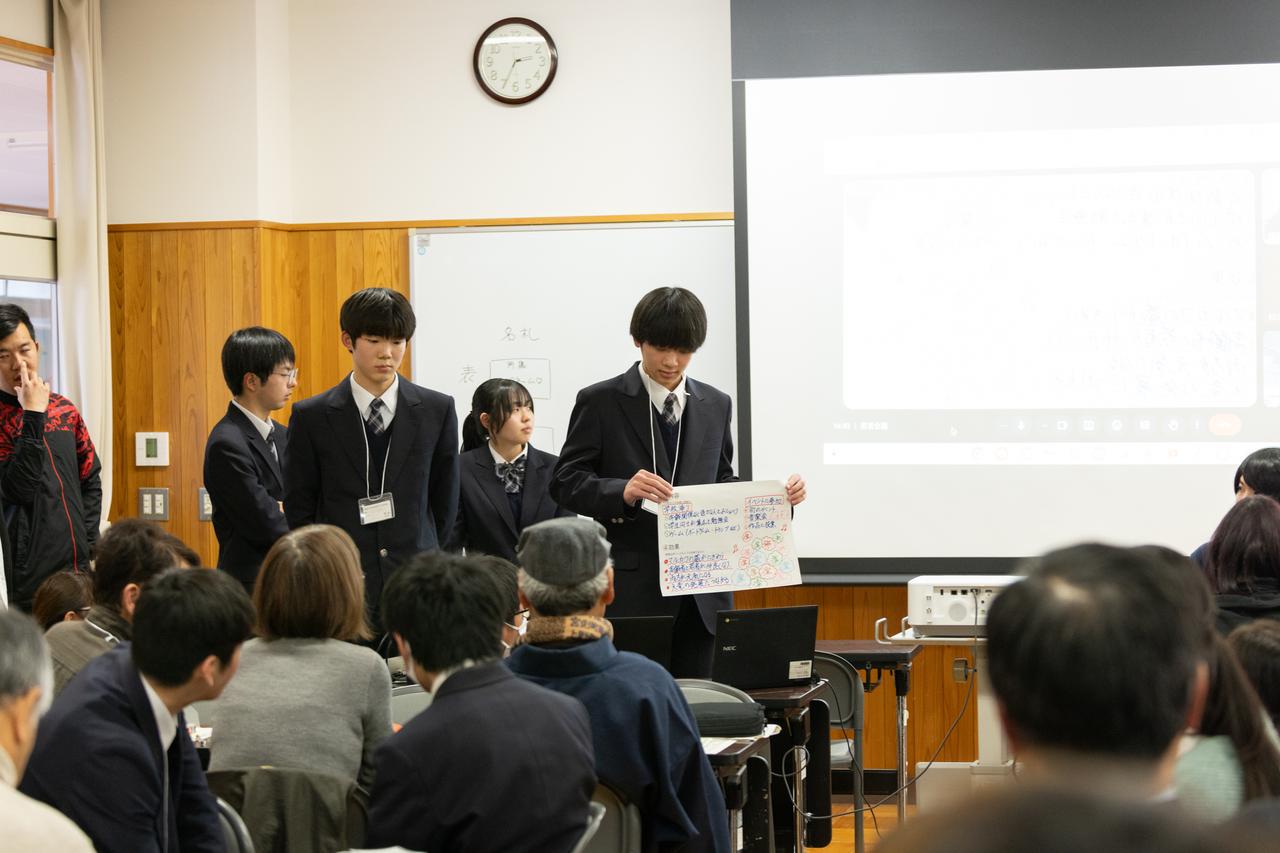 画像: 企画アイデアを発表する生徒のみなさん