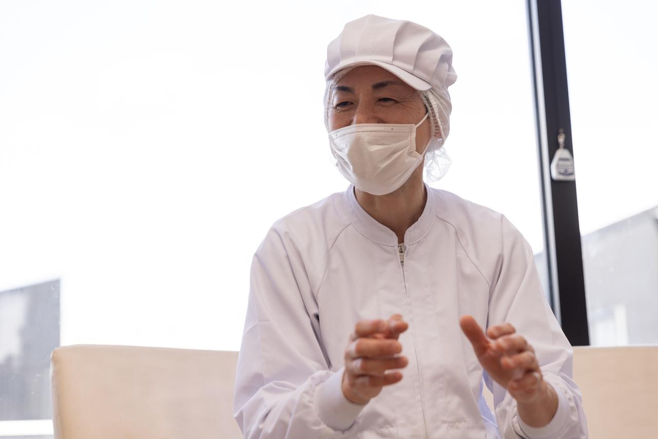 画像: 穏やかな笑顔で工房内の様子を語ってくれた、吉田さん