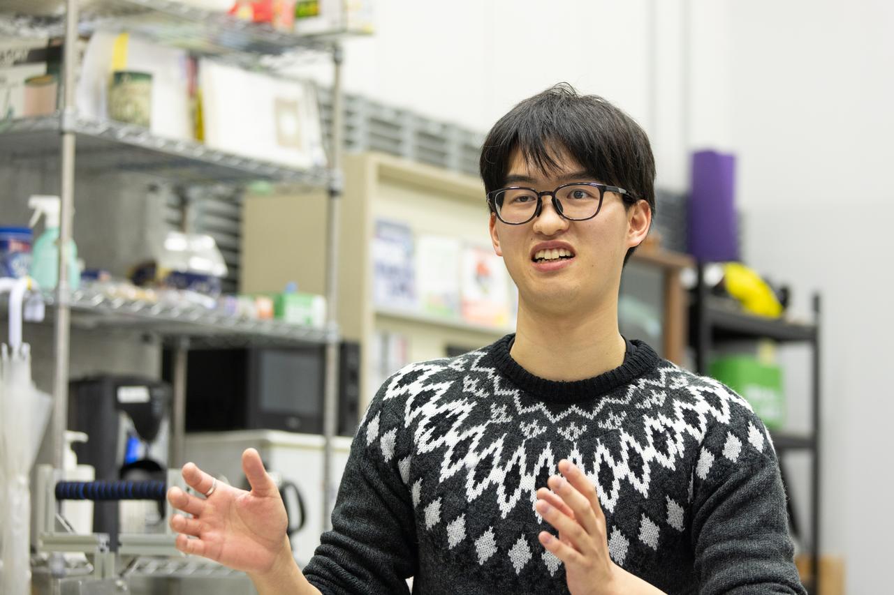画像: 今回の実験で自律走行型ロボットを担当した菊池翔太さん