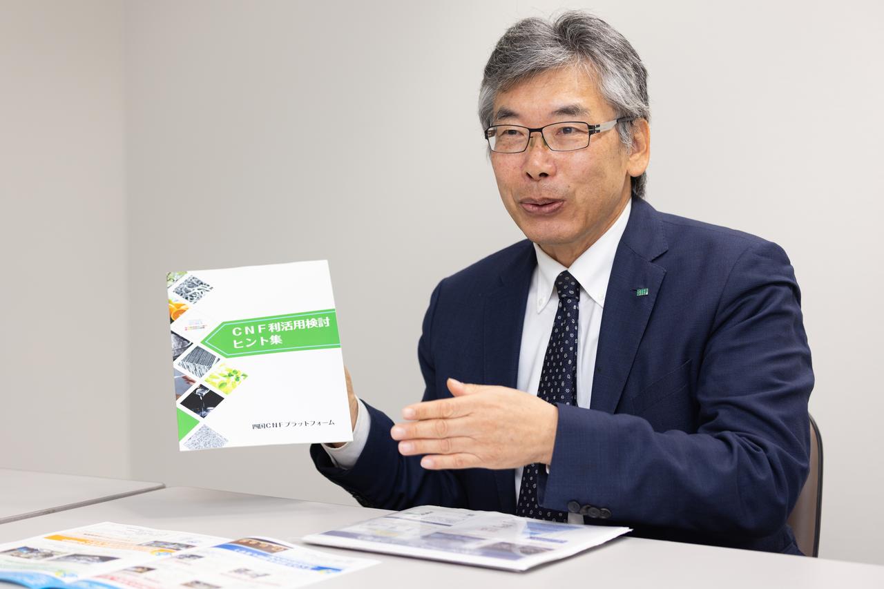 画像: セルロースナノファイバーの活用を担当する鈴木さん