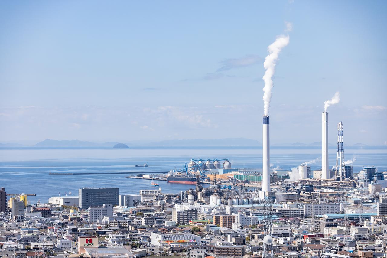 画像: 四国の産業を支えている港