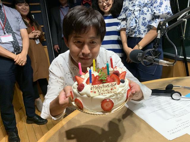 画像: ★放送前にサプライズケーキでお祝いしました。