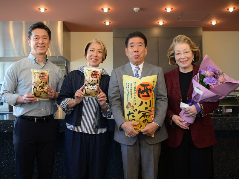 画像: 西川かの子プロデュースの“だしパック”「西川家のだし」をファミリーでアピール! “ヘレンの味”完全再現で「よう開発してくれはりました」 | FANY Magazine