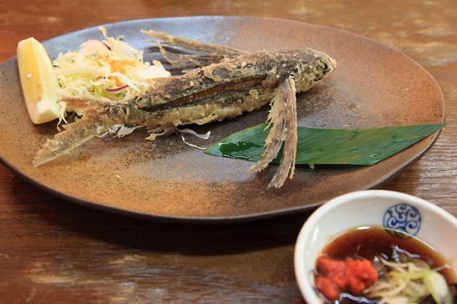 画像: トビウオの唐揚げ