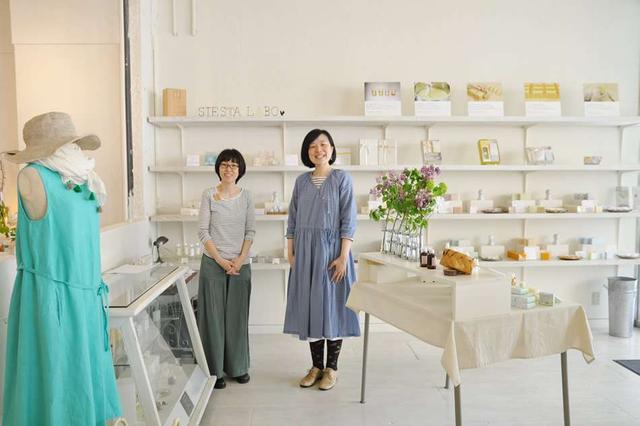 画像: 白を基調とした清潔感ある店内では、北海道作家の作品も販売している