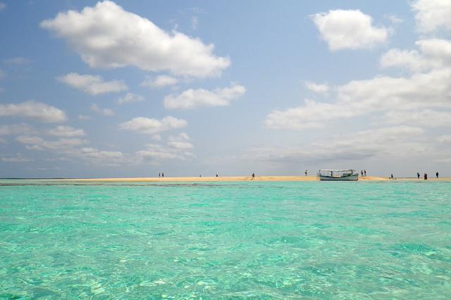 画像: 天国のような幻の島。与論島観光では外せない「百合ヶ浜」
