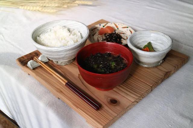 画像: 朝食には道南産の白米をはじめとする、地元食材が使われている
