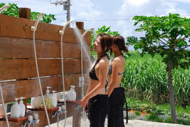 画像: シャワーや更衣室が完備されているショップもたくさんあります(写真提供:マリンクラブ ナギ)