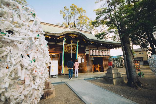 画像1: 布忍神社: 女子旅におすすめ。現代アーティスト・イチハラヒロコによる恋みくじ