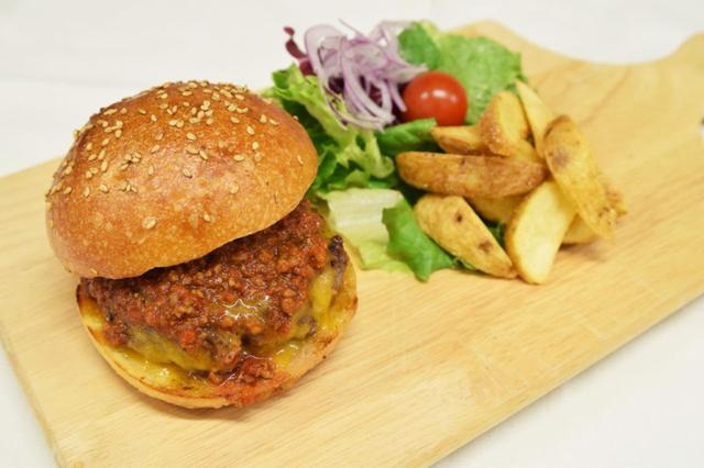 画像2: 【品川駅】発信型のフードホールで味わう焼きたてバンズとパティのバーガー FOOD&TIME ISETAN