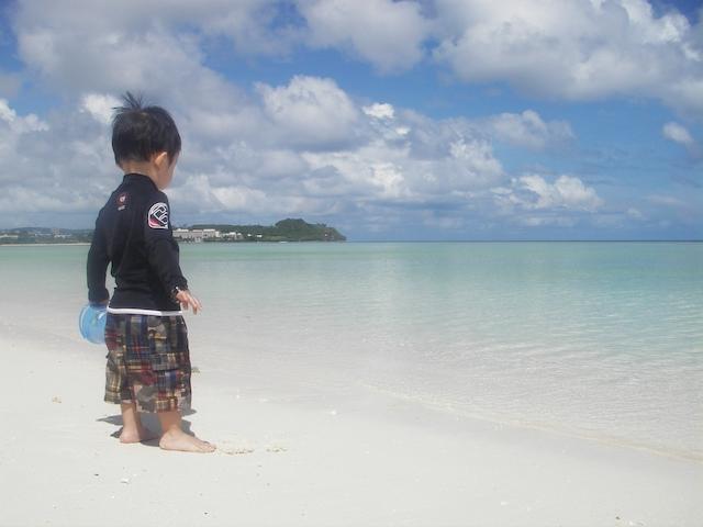 画像: 写真提供:グアム政府観光局 遠浅で美しいビーチで水遊び!