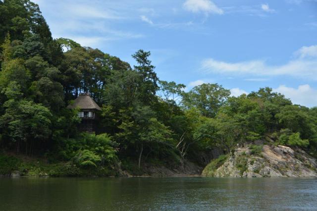 画像: 肱川から臨む不老庵。4月~10月末の毎週日曜にはお抹茶が振る舞われています(1杯400円※8月はお休み)