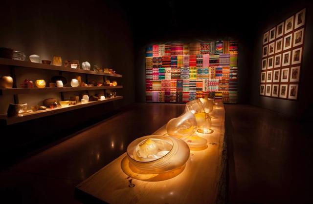 画像1: 神秘的な輝きを放つガラス工芸の作品群 © Chihuly Garden and Glass