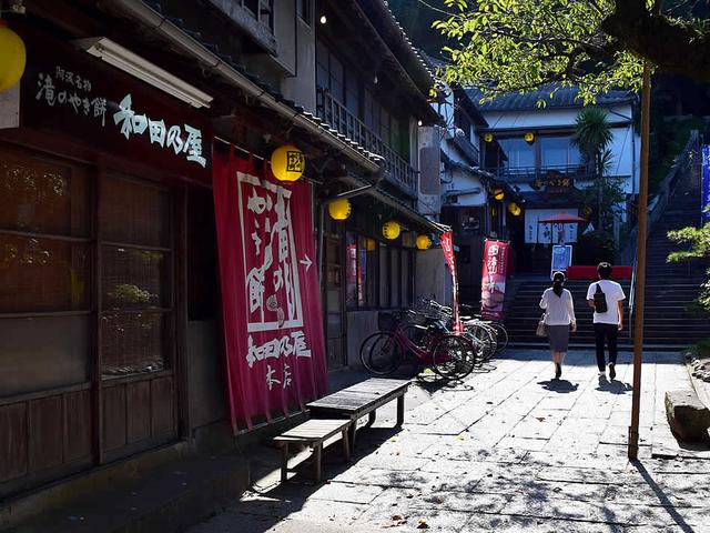 画像: 本店は国から登録有形文化財に指定された趣のある建物