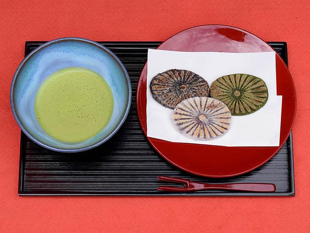 画像: 約400年の歴史を持ち「とくしま市民遺産」にも選ばれた「滝のやき餅」