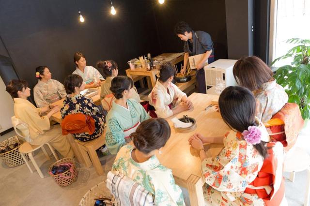 画像2: 伝統的な飴細工作りに挑戦