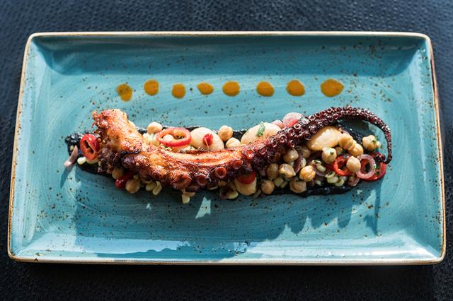 画像: 「GRILLED OCTOPUS(タコのグリル)」 Photo:Catalina Island Company