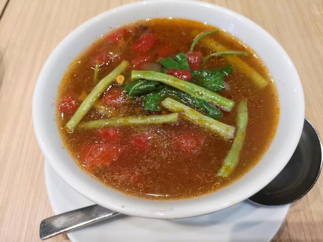 画像: スイカとビーフのシニガンスープ(Sinigang na Beef Short Rib & Watermelon)