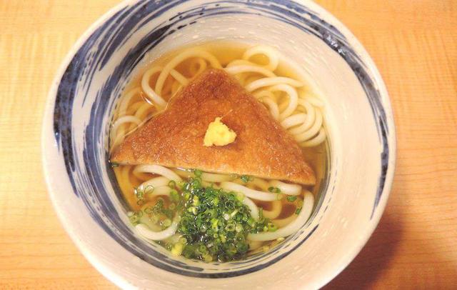 画像: うどん棒の「きつねうどん」