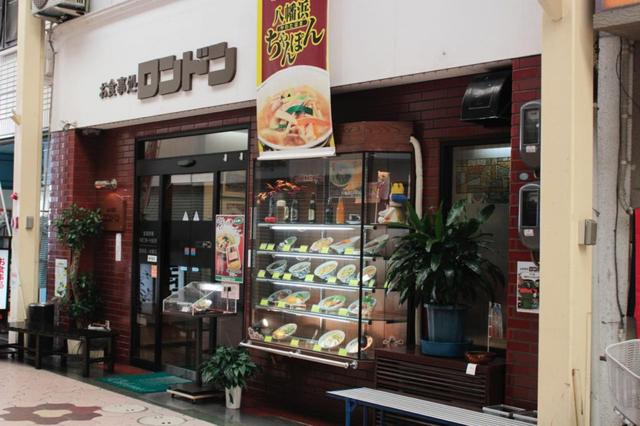 画像: 新町商店街アーケード内にある人気店