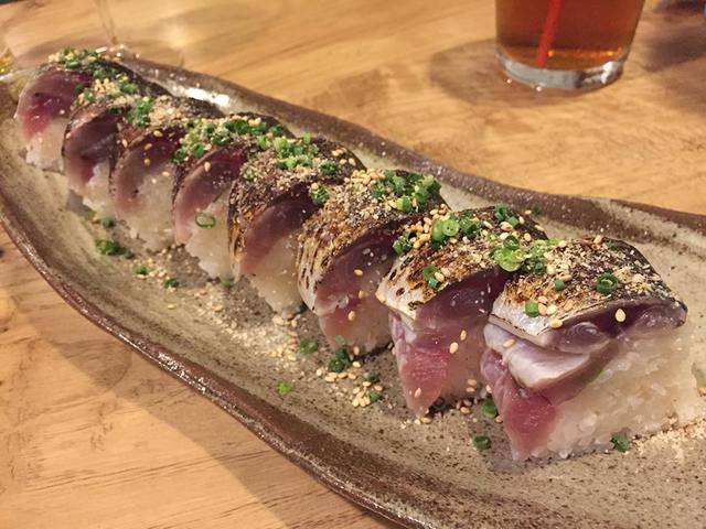 画像: 屋久島名物「首折れ鯖」の「鯖寿司」は限定メニュ