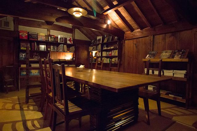 画像: 古本図書館&カフェスペース