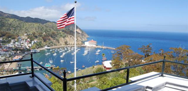 画像: 「Bethany Glen」という客室のセミプライベートバルコニーから見える景色 Photo:Catalina Island Company