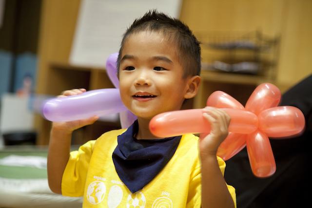 画像: 地元の子どもたちに混ざって、普段はできないような体験ができる「キャンプハイアット」