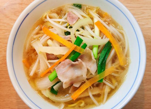 画像: 野菜もたっぷりと盛られているのが嬉しいですね!