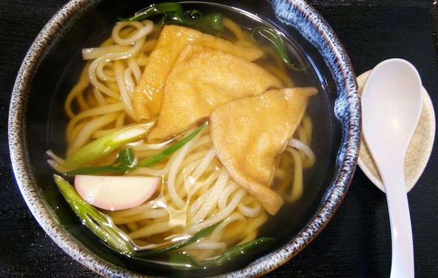 画像: 花月うどんの「きつねうどん」