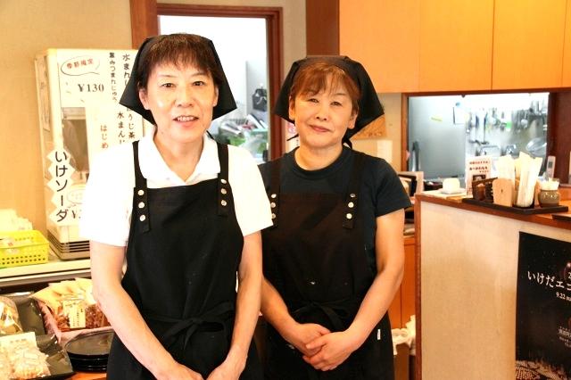 画像: 山口典子さん(左)と山内明美さん(右)が共同で立ち上げた。池田町ならではのお餅&旬の食材の料理がここに