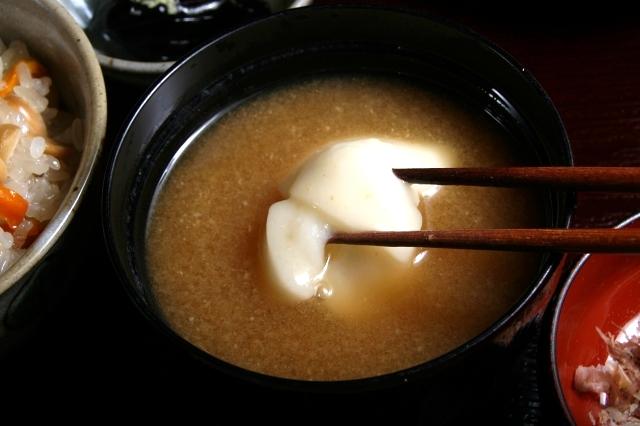 画像: ミニ雑煮は安定の人気ぶり。まさに、なめらかなお餅にびっくり。手づくりの良さが全面に出た仕上がり