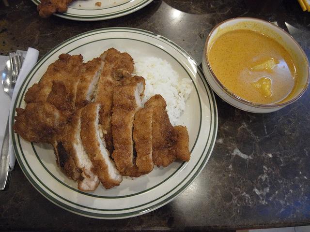 画像: 香港スタイルのカツカレー