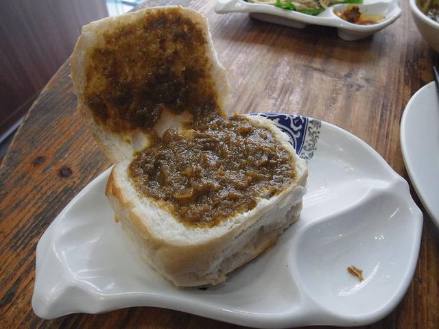 画像: 新仙清湯腩咖哩専門店のカレーパン