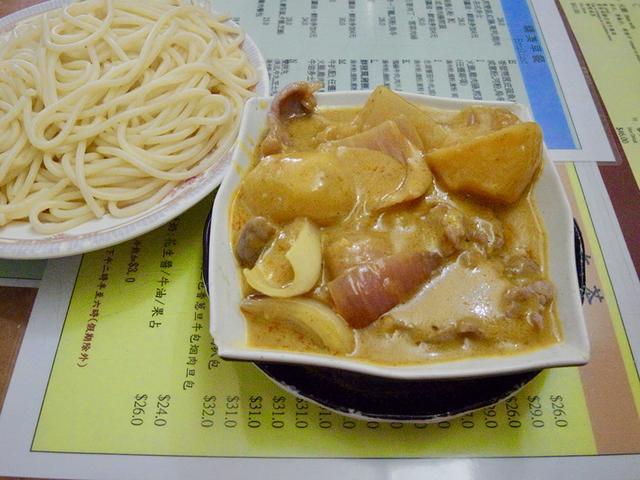 画像: 香港スタイルのココナッツミルクベースのビーフカレー
