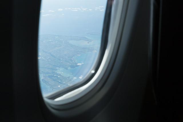画像1: 機内から眺める石垣島